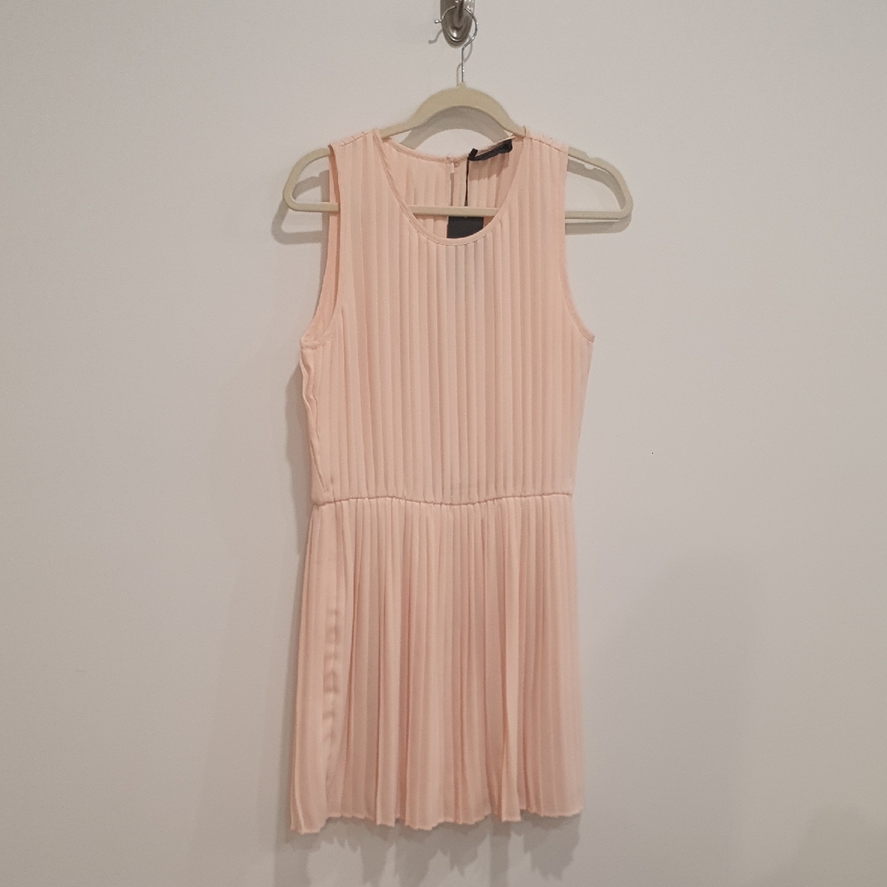 NWT Blaque Label Soft Pink Pleated Mini Dress Size Large